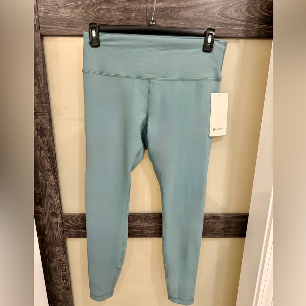 BRAND NEW LULULEMON WUNDER TRAIN HR tight 28”